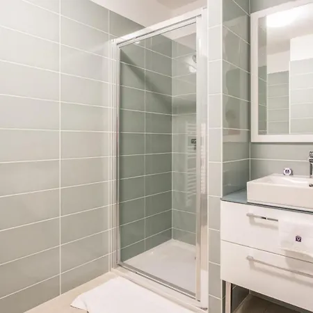 Modern Flat With Pool Parking And View On The Sea - - Welkeys